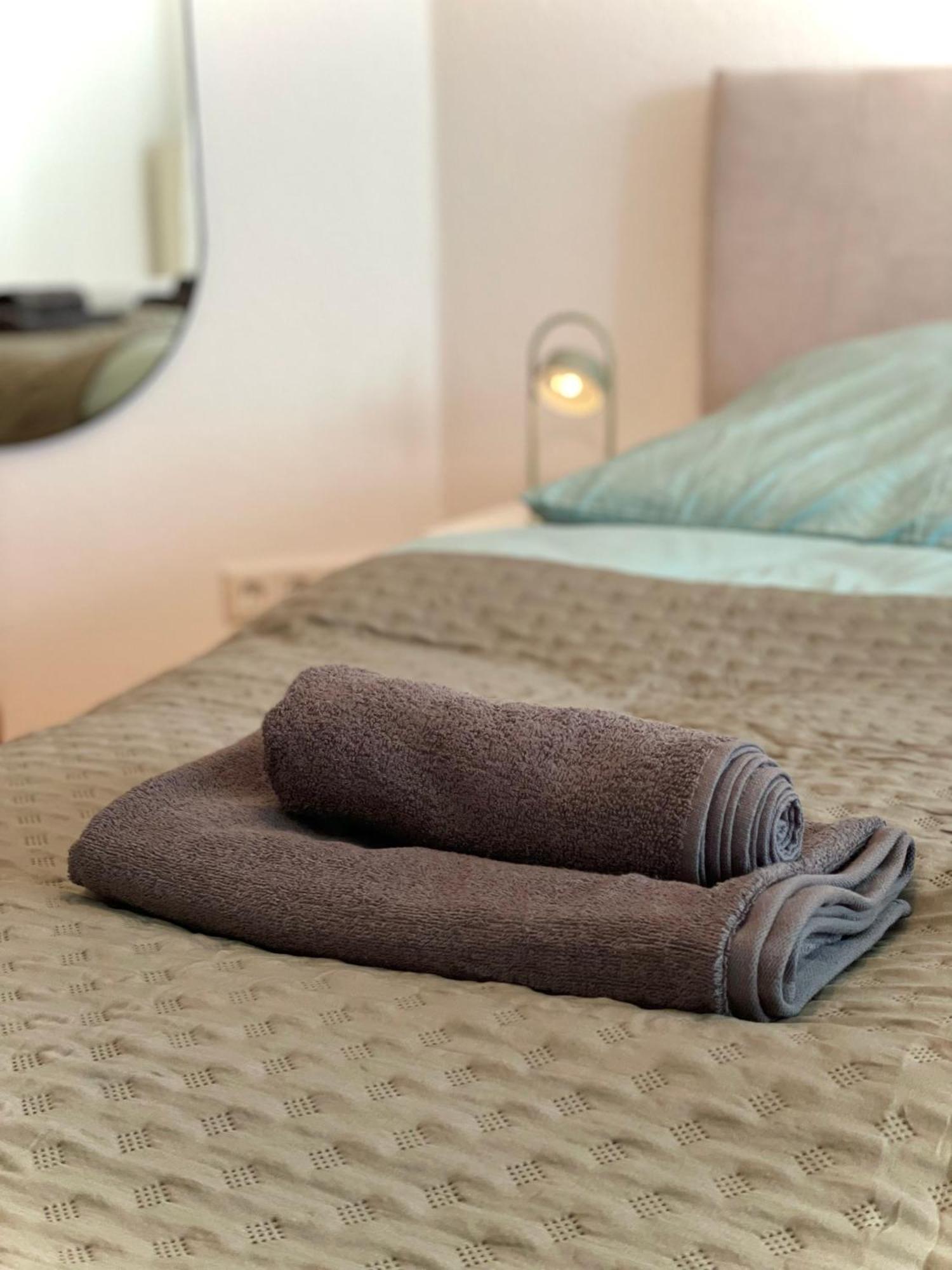 110Qm - 4 Zimmer - Privat Parkplatz - Zentral - Balkon - Mallibase Apartments Kassel Exteriör bild