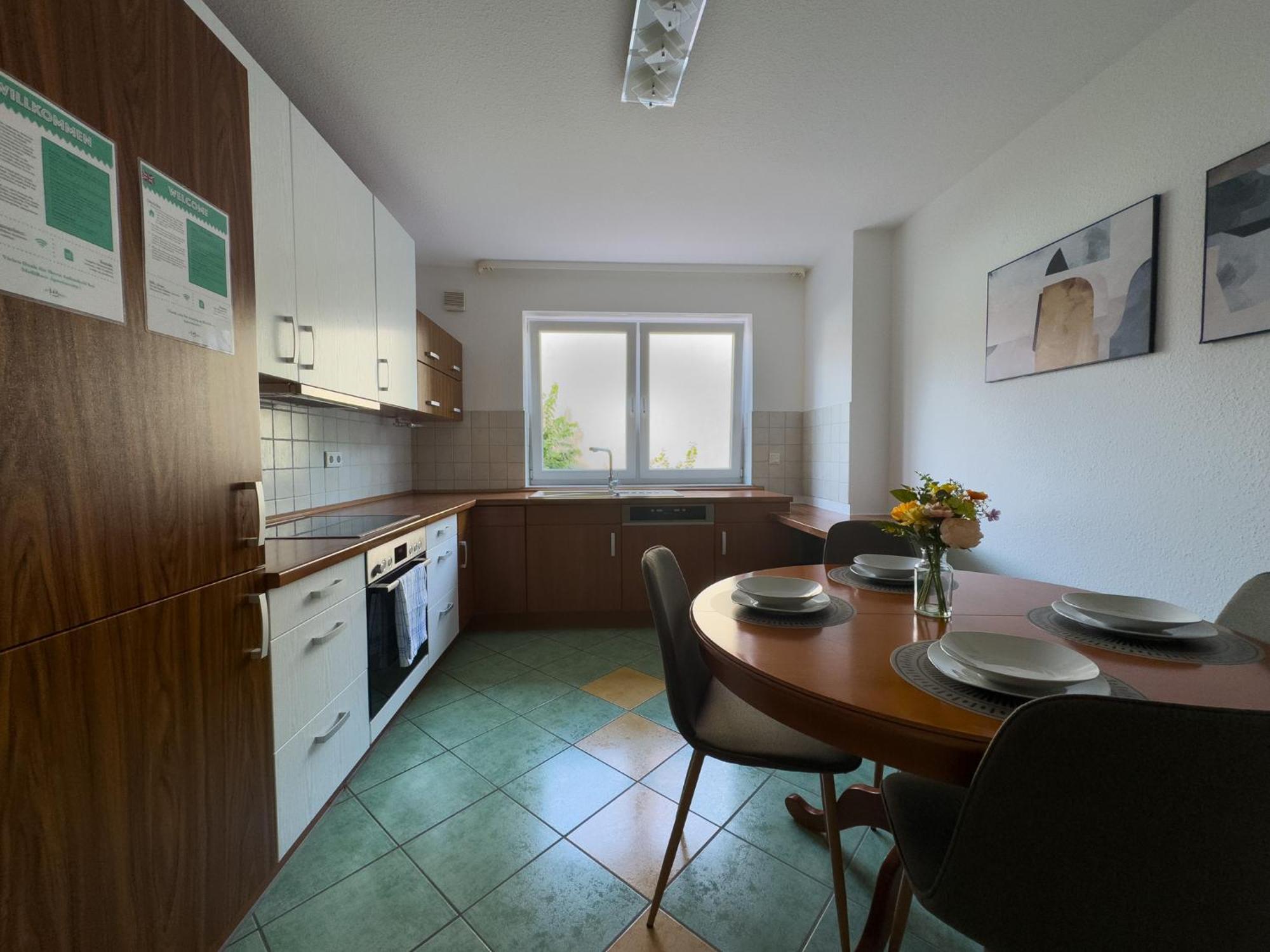 110Qm - 4 Zimmer - Privat Parkplatz - Zentral - Balkon - Mallibase Apartments Kassel Exteriör bild